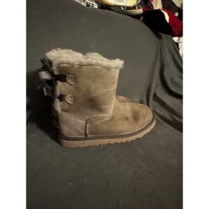 Youth Girls Ugg Mini Bailey Bow Boots Size 4‎